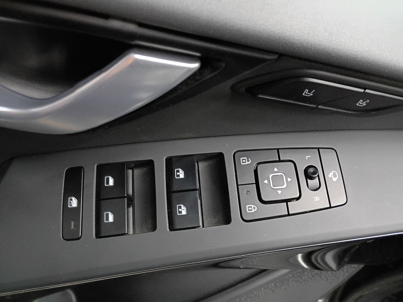 2023 Kia Niro électrique Grey Blainville - photo #17