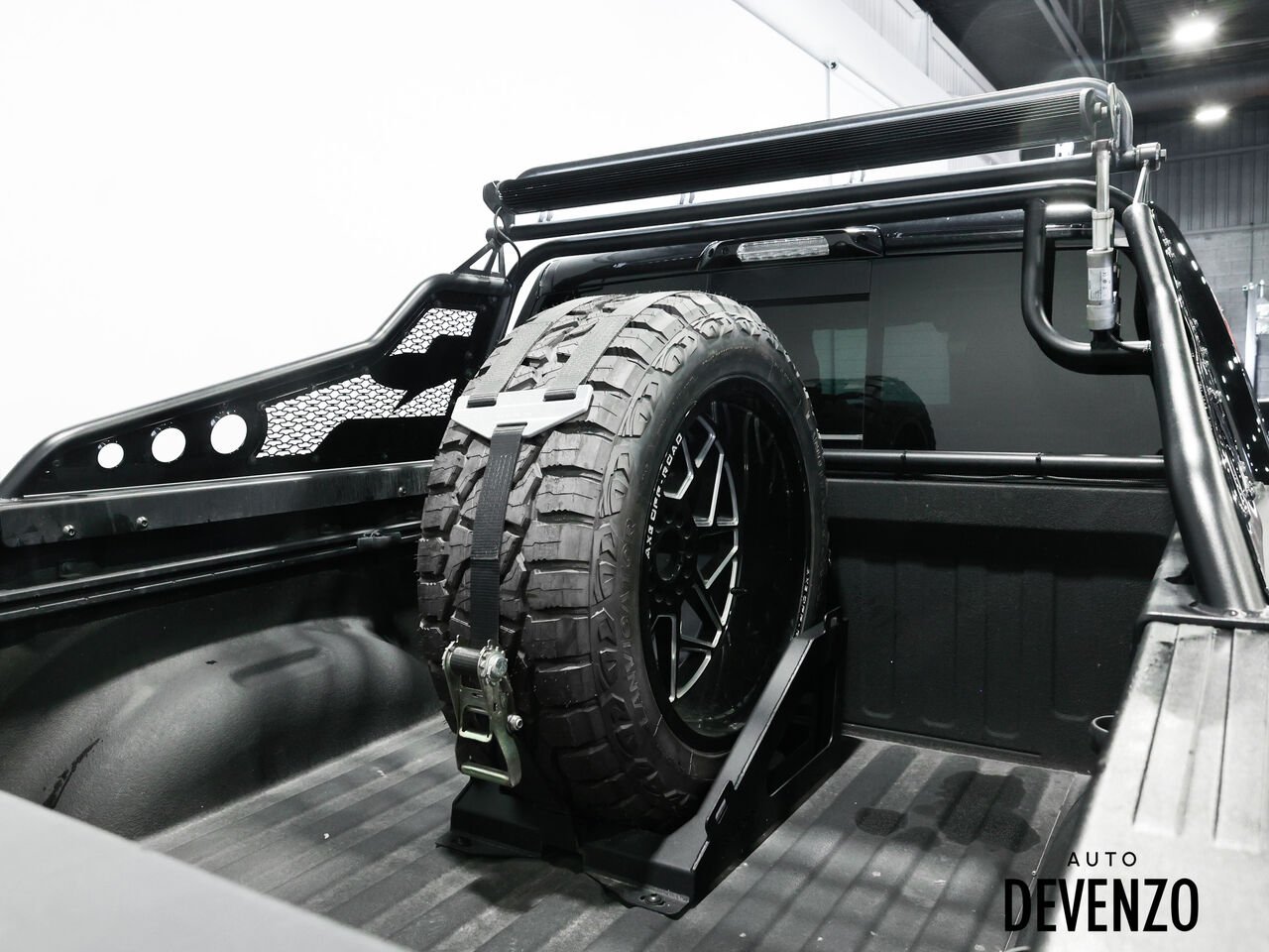 2021 Ram 1500 Black Saint-Eustache - photo #5