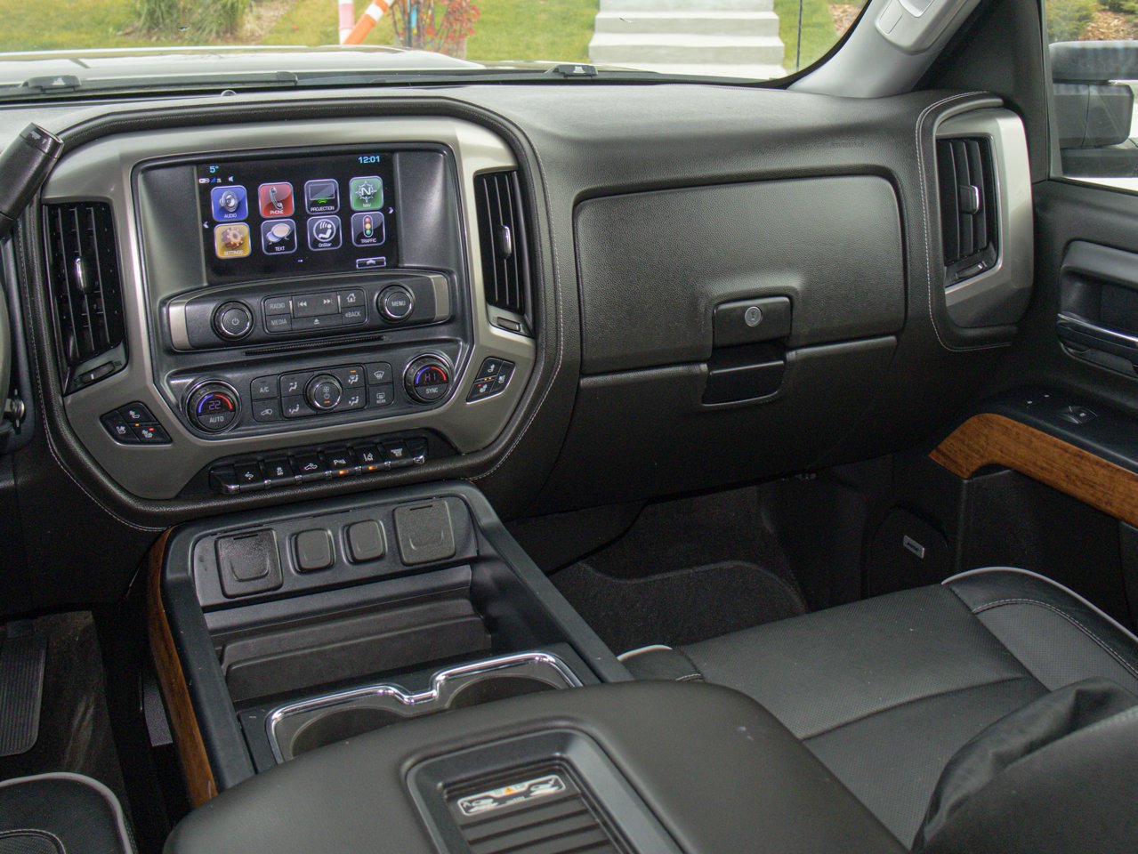 2018 Chevrolet Silverado 2500HD 4WD Crew Cab 153 High Country Havana Metallic Sherwood Park - photo #33