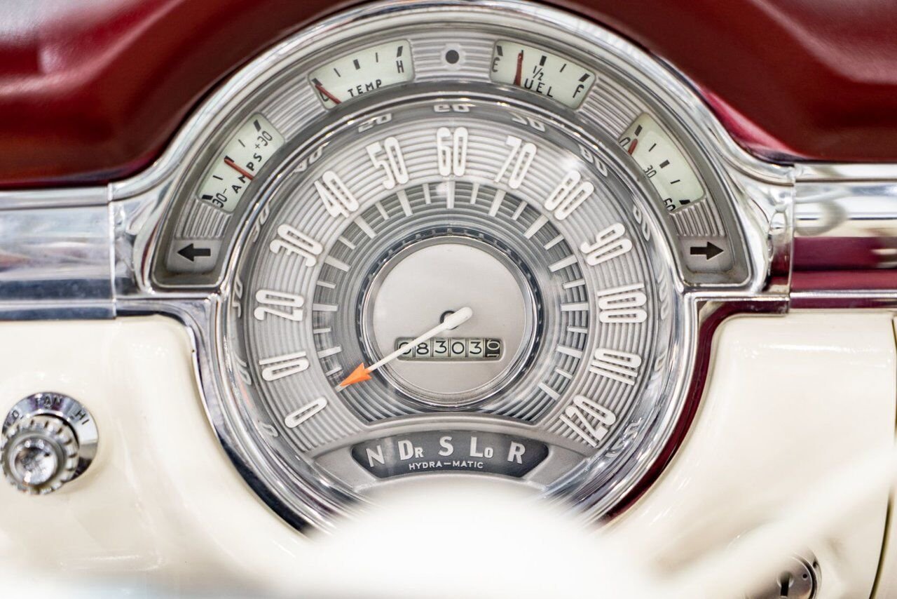 Oldsmobile 98 PRIX EN USD | Convertible Beautifully Presented from complete Restoration 1953 Rouge Montréal - photo #73
