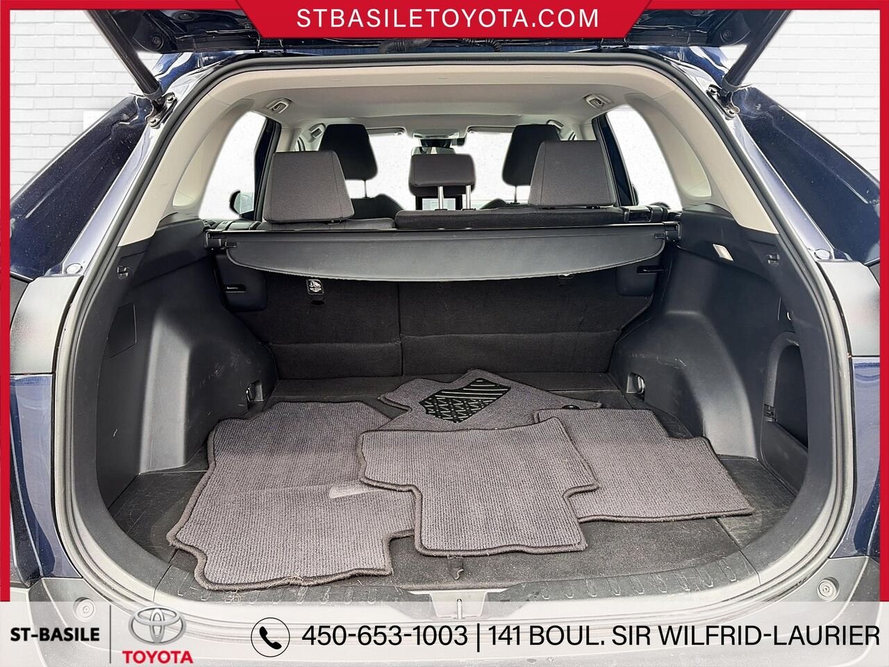 Toyota RAV4 Hybride 2023 Bleu heliographique Saint-Basile-le-Grand - photo #8