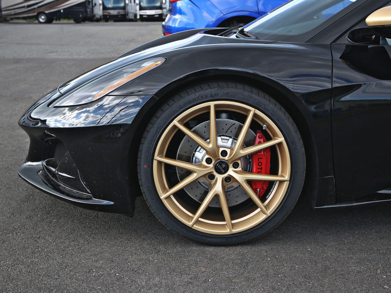 2027 Lotus Emira Black Québec - photo #5