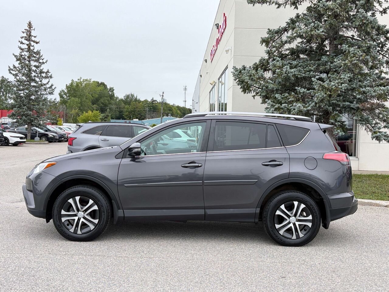2017 Toyota RAV4 LE Grey Gatineau - photo #2