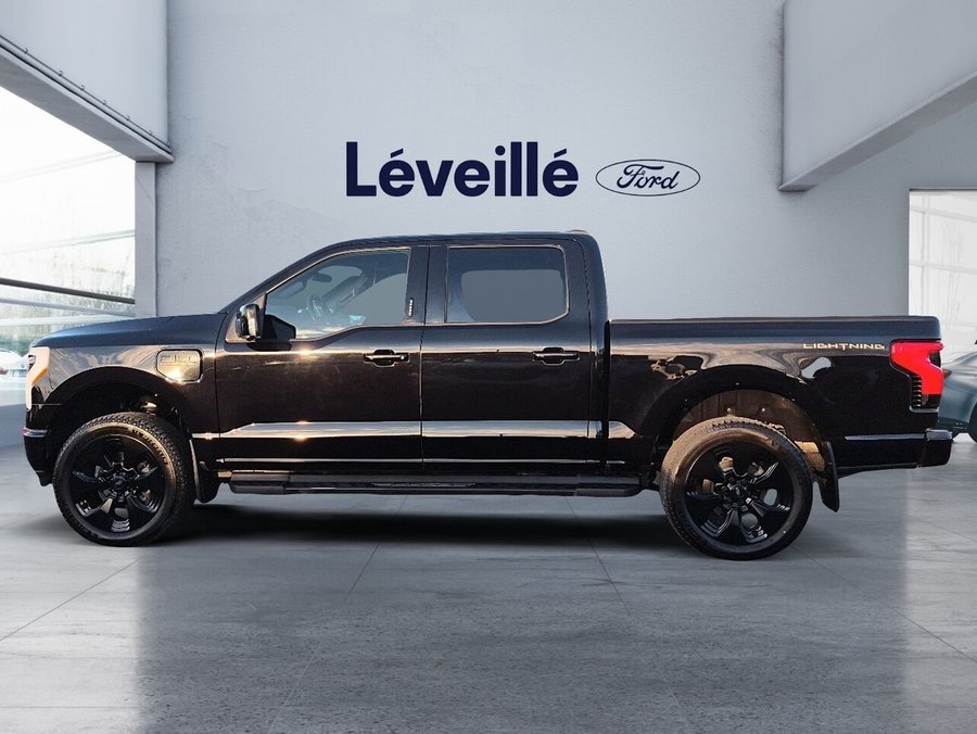 Ford F-150 Lightning Platinum ** GROSSE BATTERIE ** PTAC 8600LBS ** BAS KILO ** CARFAX CLEAN ** 5,5 pi 2025 Noir
