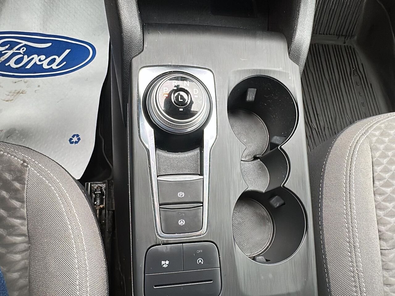 2020 Ford Escape Black Rouyn-Noranda - photo #11