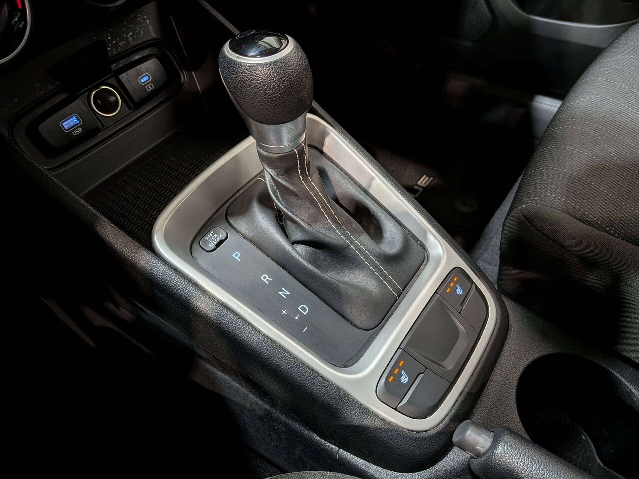 2023 Hyundai Venue Essential IVT Black Val-David - photo #28