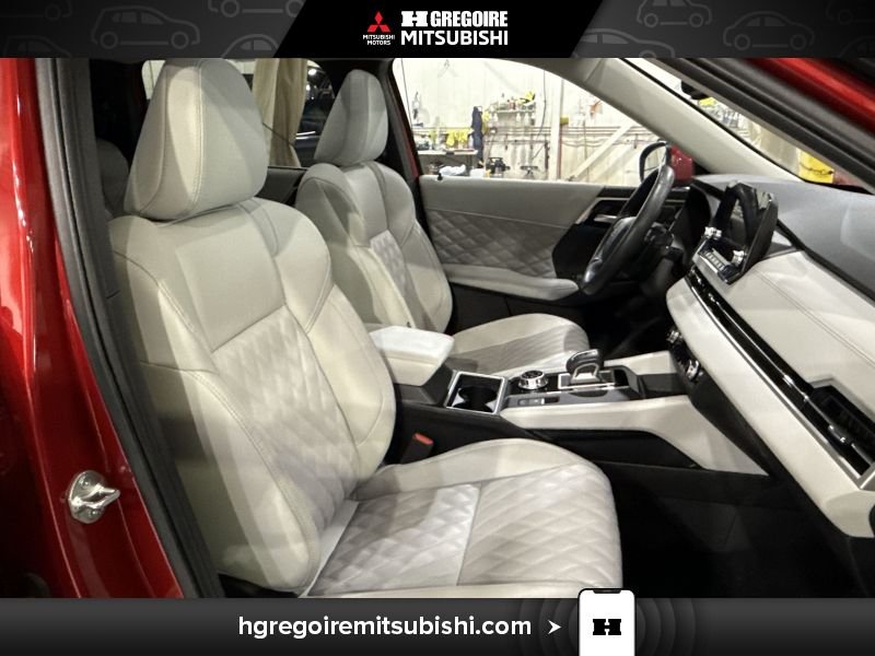 2024 Mitsubishi Outlander Red Laval - photo #16