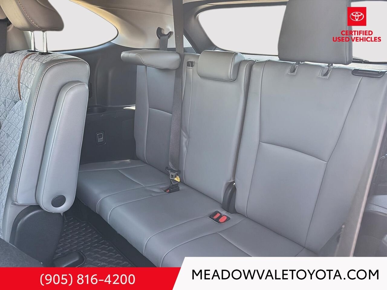 2023 Toyota HIGHLANDER New tires, Satin Bronze 18" Wheels, Running Boards, 2nd Row Captain Chairs Cement Mississauga - photo #21