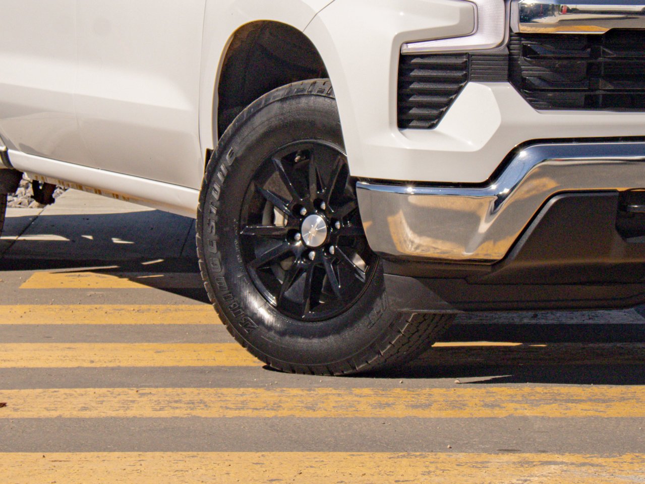 2025 Chevrolet Silverado 1500 4WD Crew Cab 147 LT White Sherwood Park - photo #5