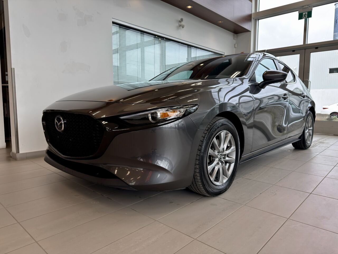 2024 Mazda Mazda3 Sport Grey Notre-Dame-des-Prairies - photo #3