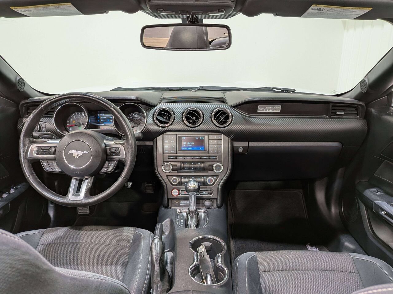 Ford Mustang 2dr Conv V6 2015 Blanc Mirabel - photo #13