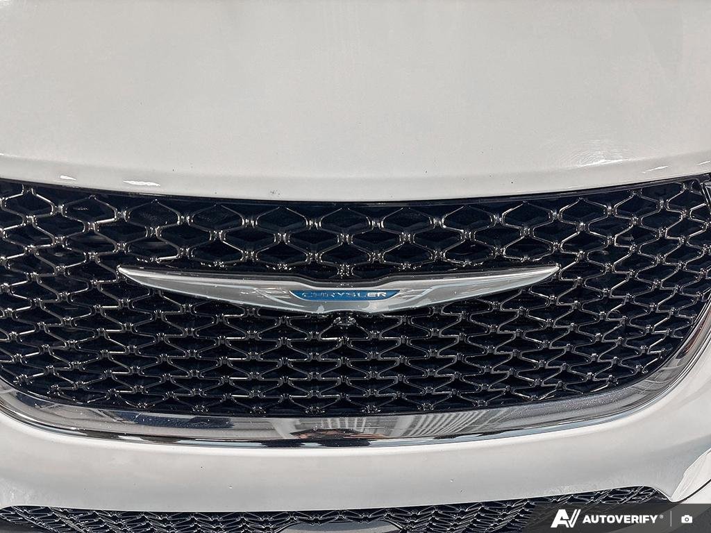 2021 Chrysler Pacifica Hybrid 2601324A | Touring L Plus White Edmonton - photo #8