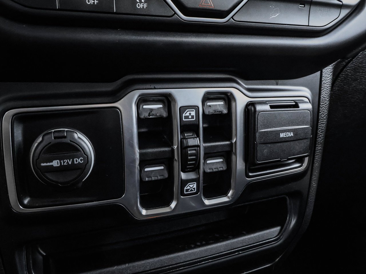 2020 Jeep Wrangler Unlimited Sahara 4x4 Black Sherwood Park - photo #29