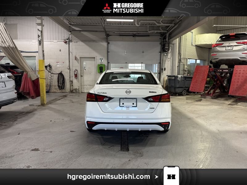 2024 Nissan Altima White Saint-Eustache - photo #7