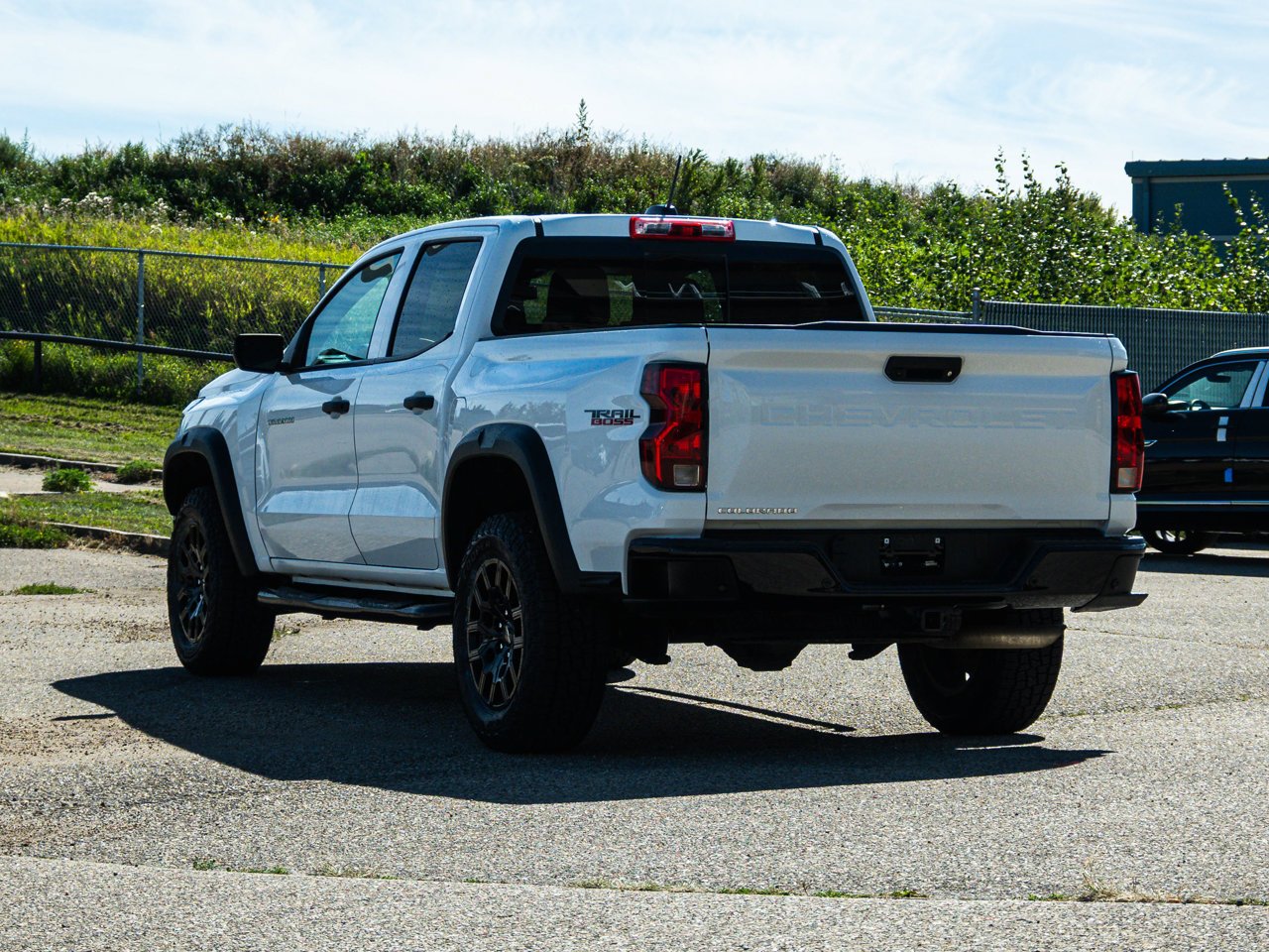2024 Chevrolet Colorado 4WD Crew Cab Trail Boss White Sherwood Park - photo #11