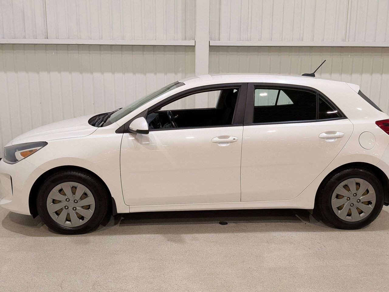 2018 Kia Rio 5-door LX Manual White Val-David - photo #4