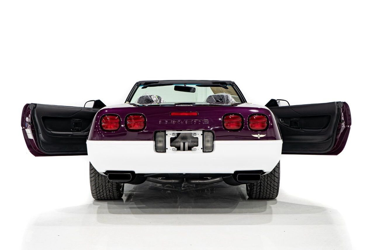 1995 Chevrolet Corvette *PRIX EN USD* RPO Z4Z PACE CAR PRESENTED IN DELIVERY PACKAGING WITH ONLY 192MILES (307KM) FROM NEW White Montreal - photo #73
