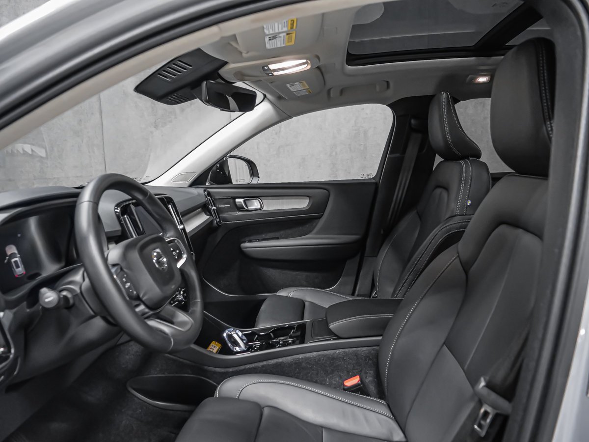 Volvo XC40 B5 ULTRA DARK 2026 Gris Montréal - photo #11