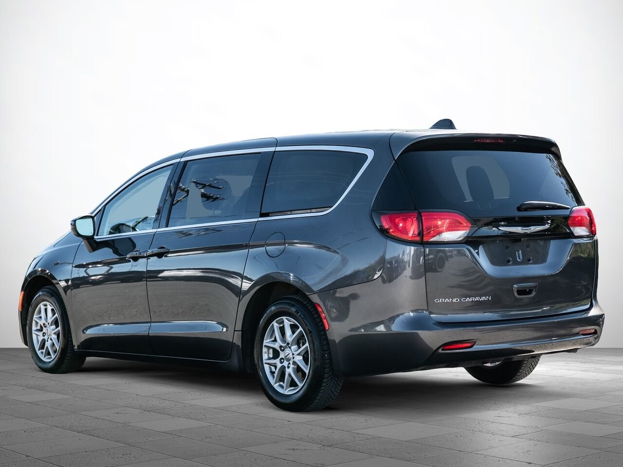 Chrysler Grand Caravan 2023 Argent Sainte-Julienne - photo #6