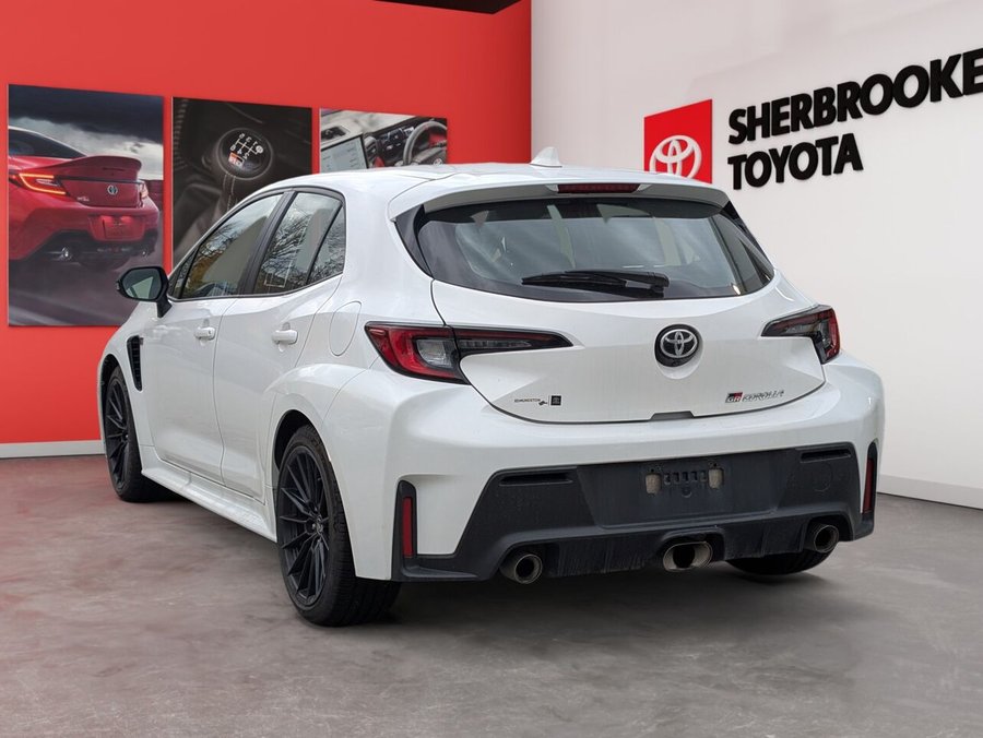 Toyota GR Corolla GR/MANUELLE/SIÈGES CHAUFFANTS/VOLANT CHAUFFANT/AC/CAMÉRA DE RECUL/DÉMARRAGE SANS CLÉ 2025 Blanc