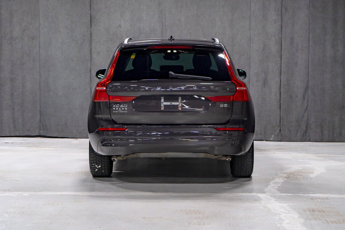 2022 Volvo XC60 B5 MOMENTUM HARMAN KARDON Grey Montreal - photo #4