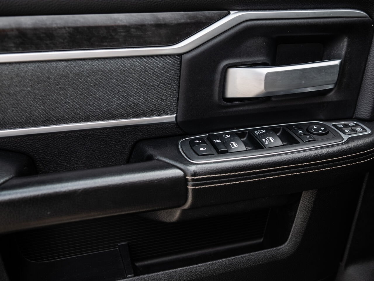 2023 Ram 2500 Grey Sainte-Julienne - photo #9