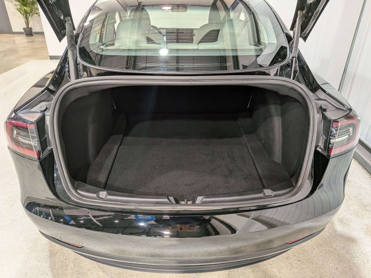 2022 Tesla Model 3 Standard Range RWD *Ltd Avail* Black Val-David - photo #8