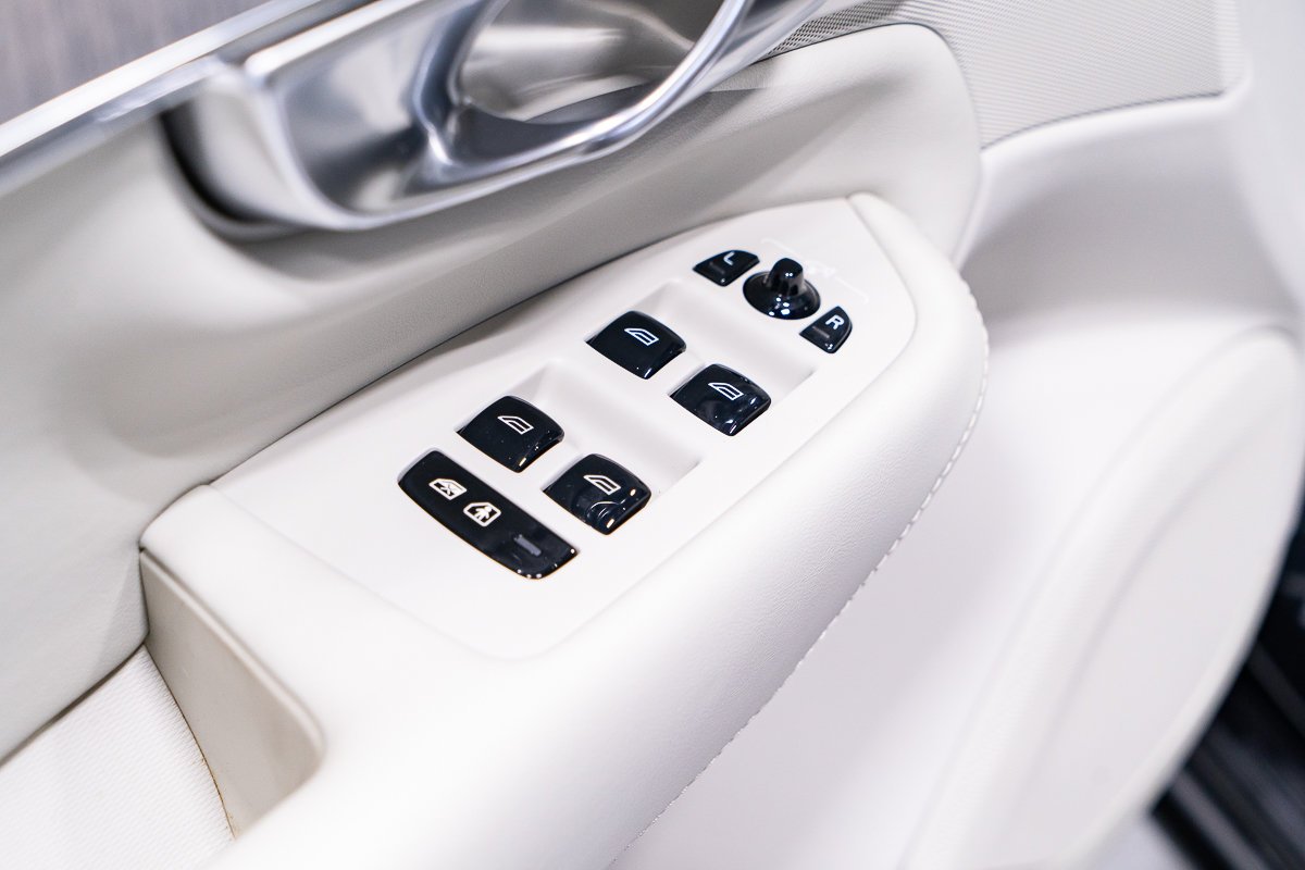2024 Volvo XC90 Recharge T8 PLUS BRIGHT Black Montreal - photo #13