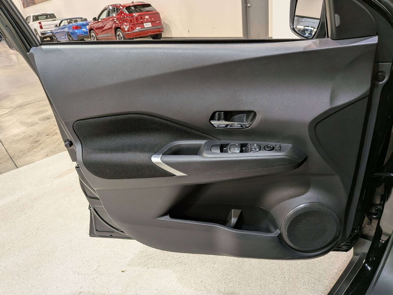 2025 Nissan Kicks Play SV FWD Black Val-David - photo #29