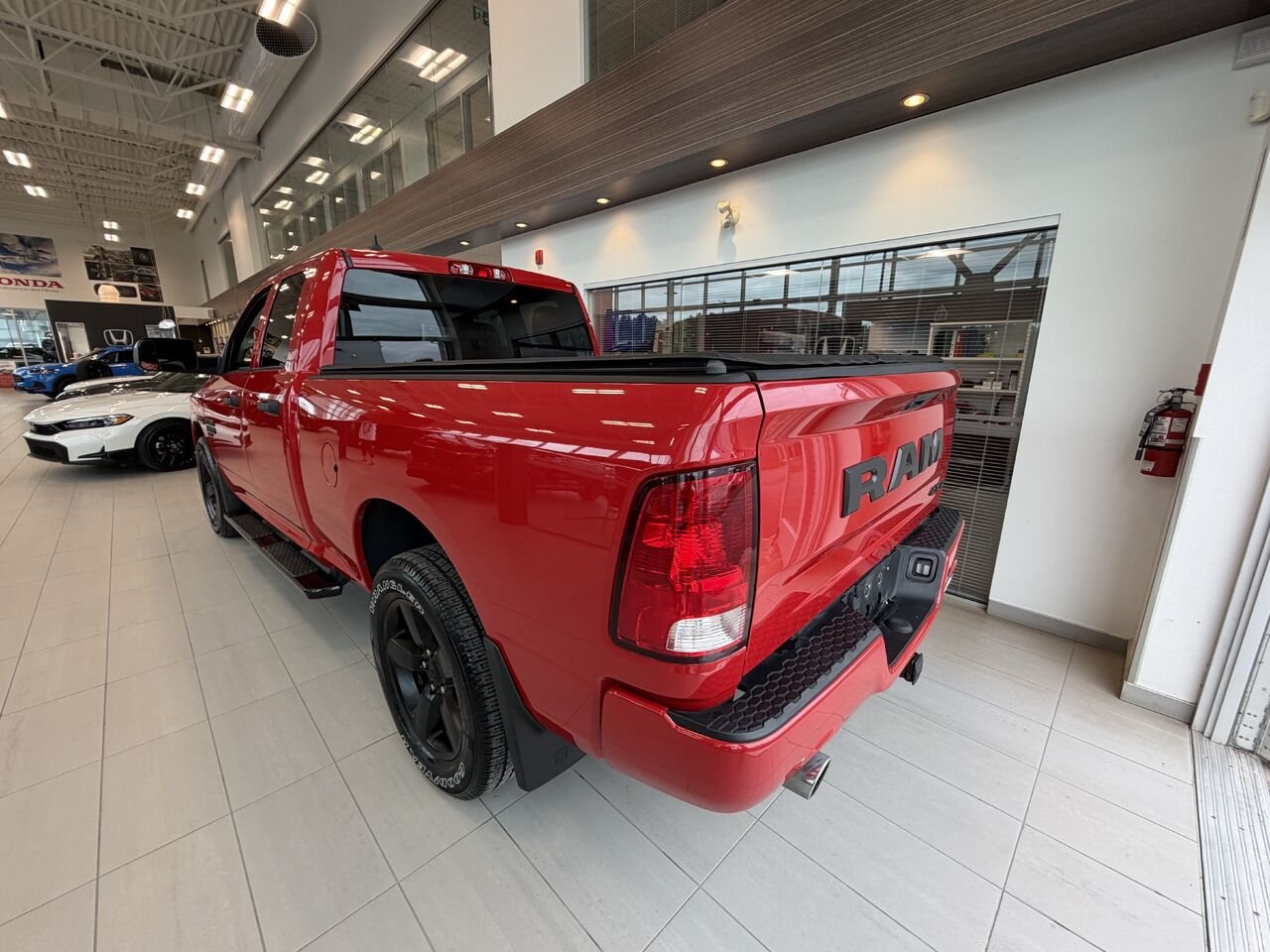 Ram 1500 Classic 2021 Rouge Notre-Dame-des-Prairies - photo #5