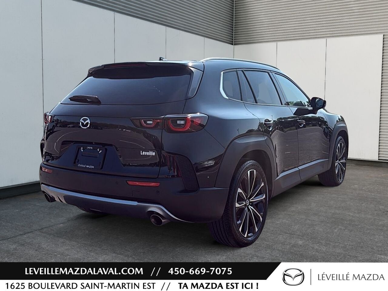 2024 Mazda CX-50 GT TI avec moteur turbo Jet Black Mica Laval - photo #4