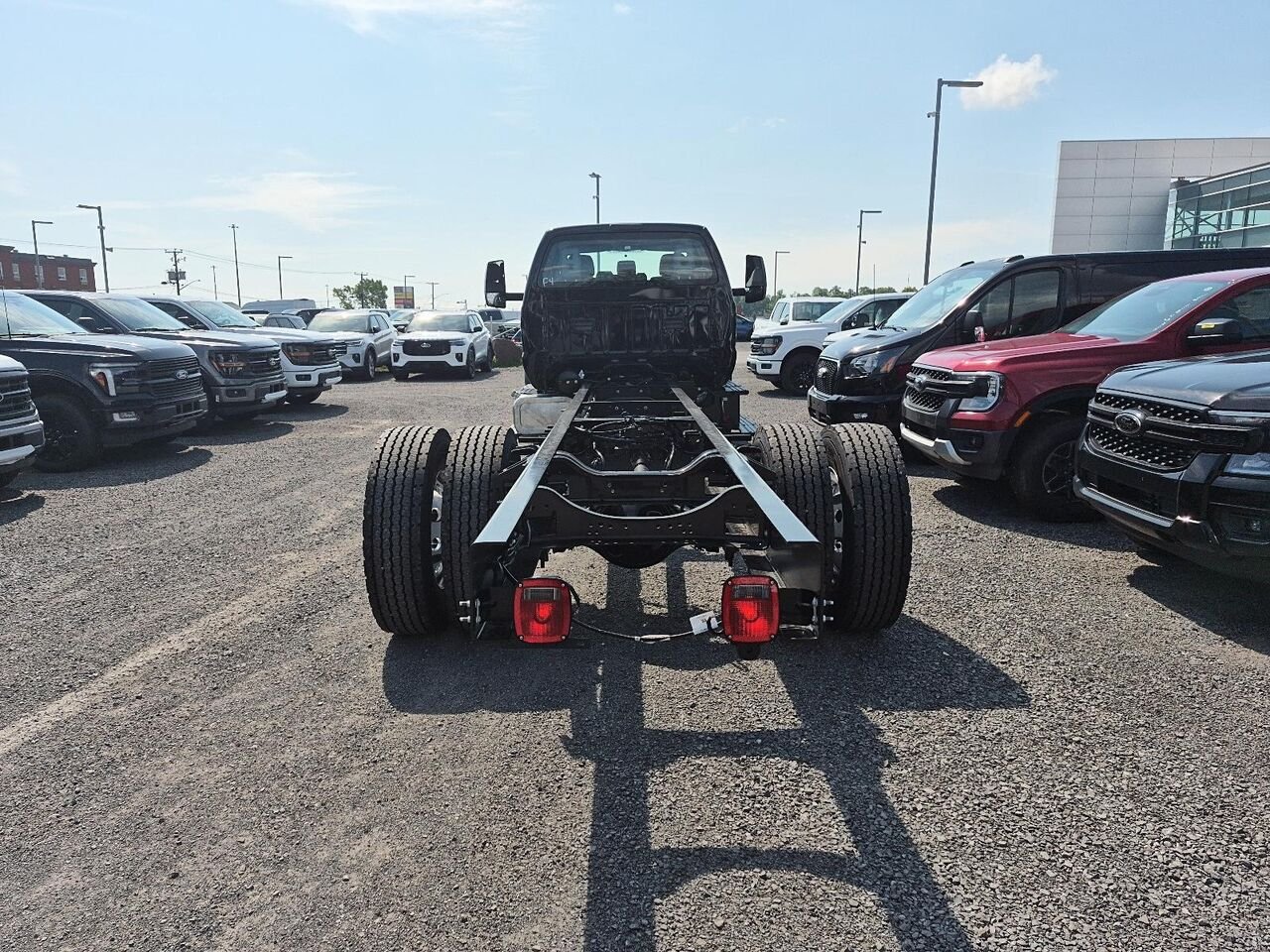 2027 Ford Super Duty F-650 Straight Frame Agate Black Saint-Jérôme - photo #4