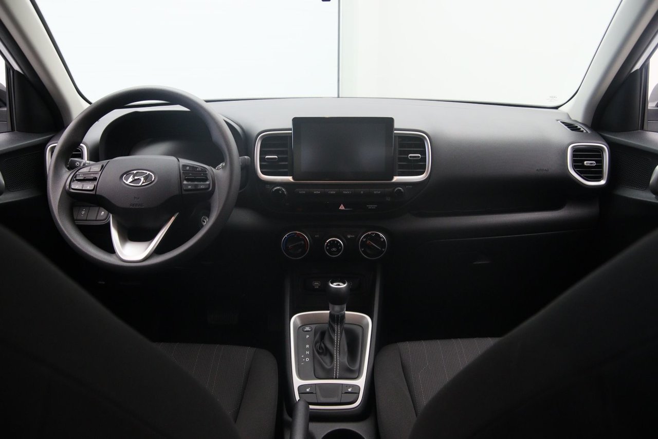 2023 Hyundai Venue Essential White Baie-Comeau - photo #10