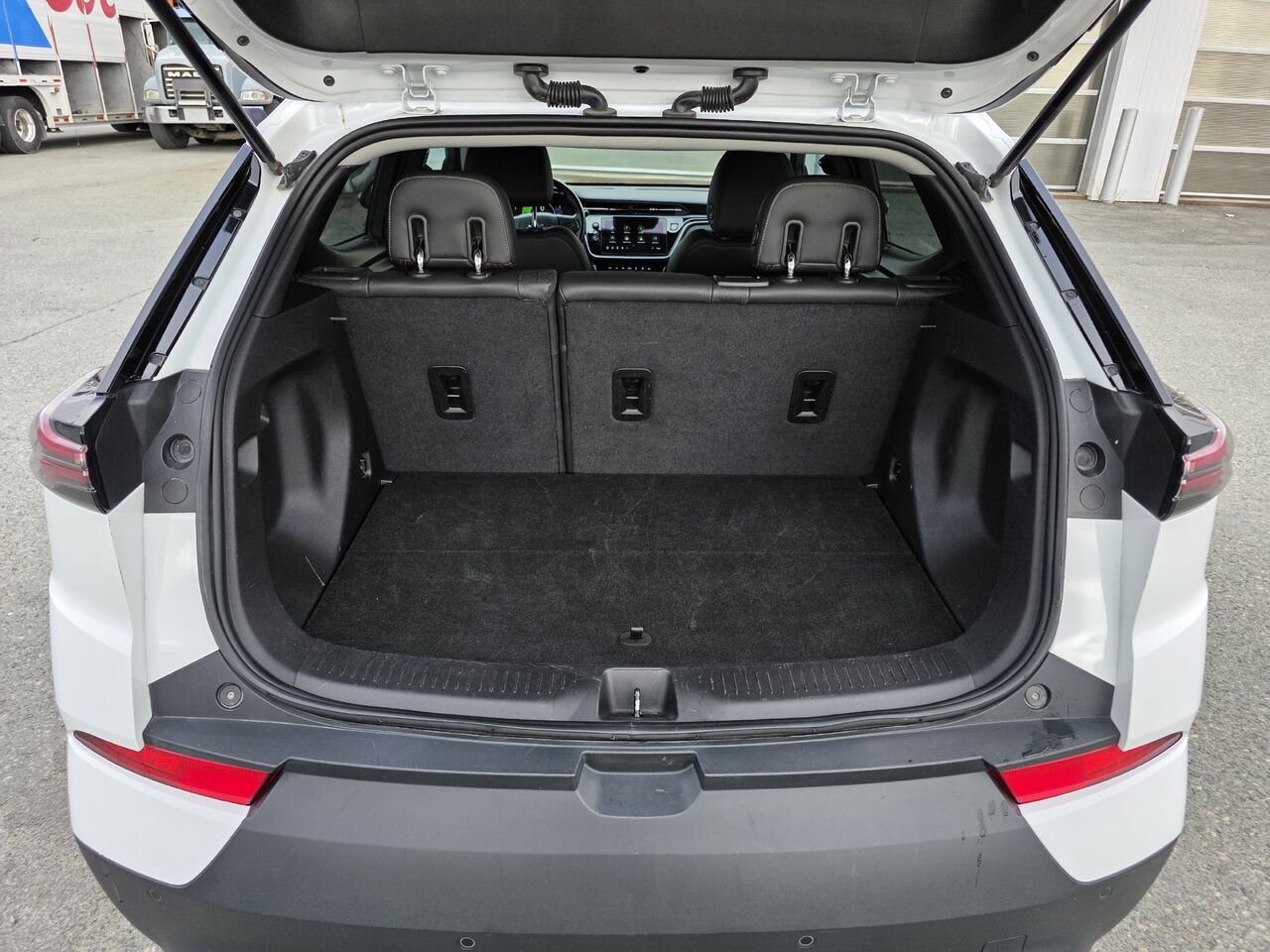 Chevrolet Bolt EUV Premier 2023 Blanc Rouyn-Noranda - photo #21