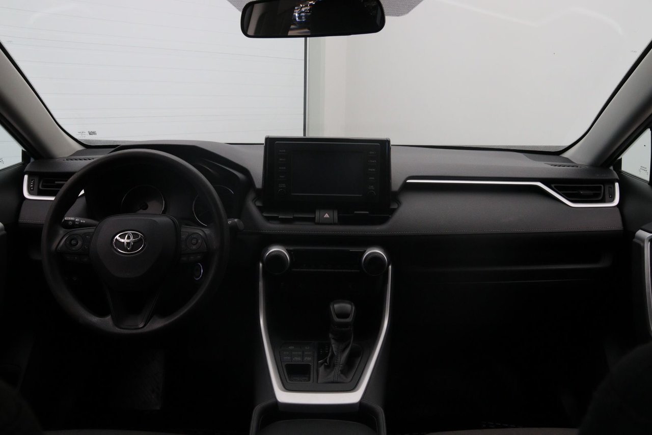 2020 Toyota RAV4 LE Grey Baie-Comeau - photo #9