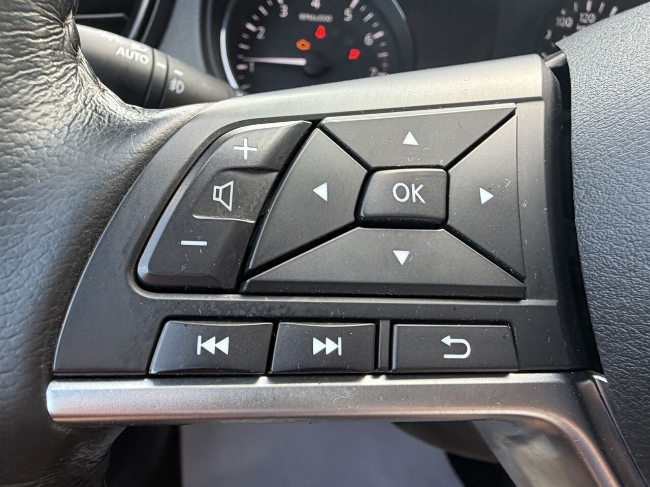 2018 Nissan Qashqai White Ste-Marie - photo #12