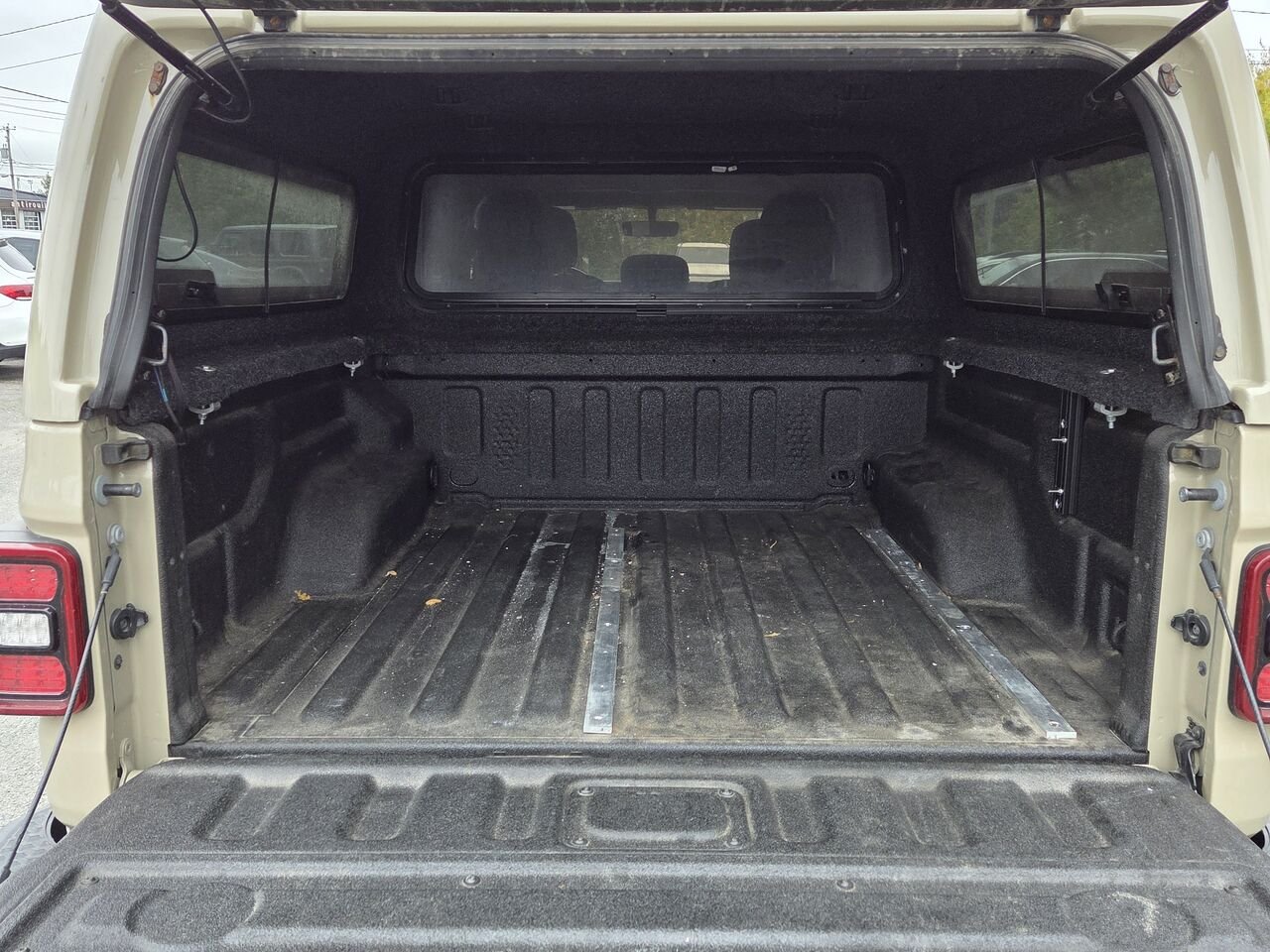 Jeep Gladiator Mojave 2022 Beige Granby - photo #14