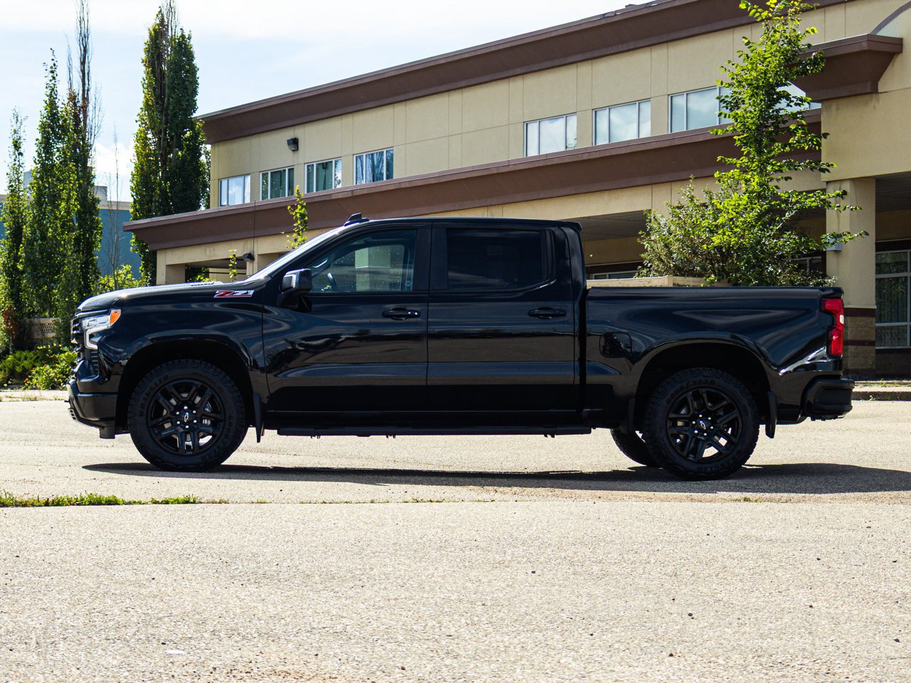 2024 Chevrolet Silverado 1500 4WD Crew Cab 147 RST Black Sherwood Park - photo #10