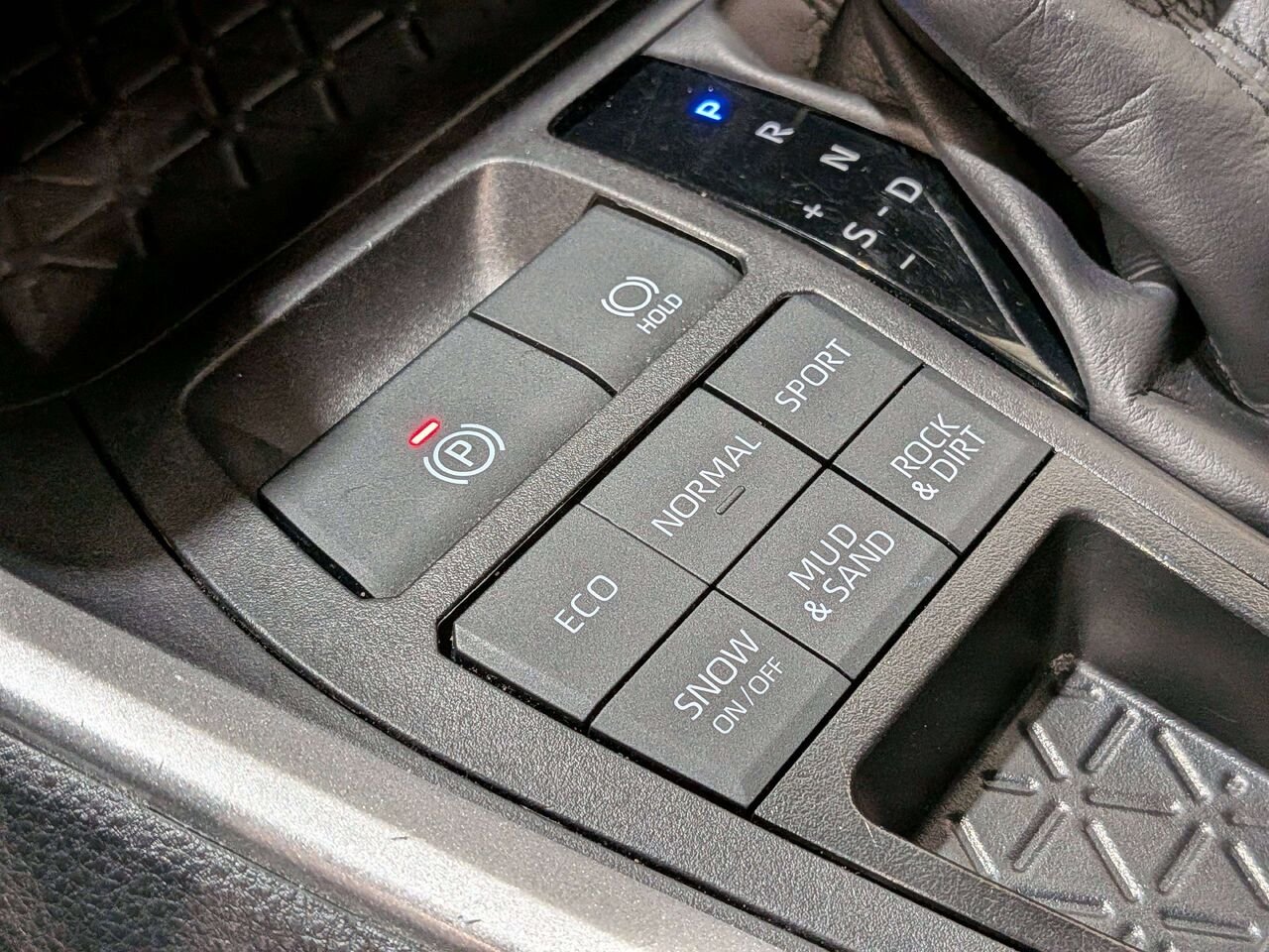 Toyota RAV4 LE AWD 2024 Noir Val-David - photo #25