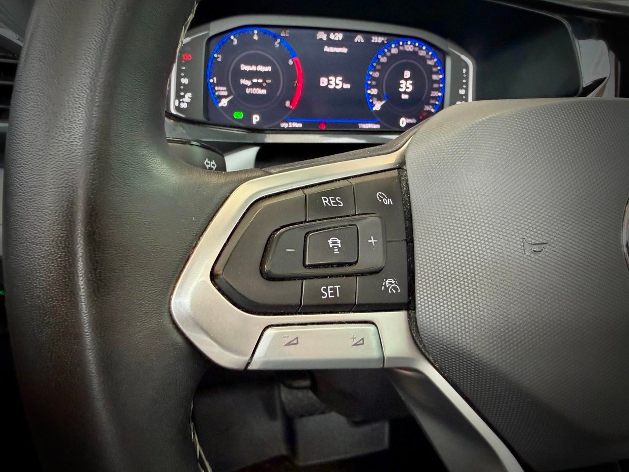 Volkswagen Taos 2023 Argent Notre-Dame-des-Prairies - photo #24