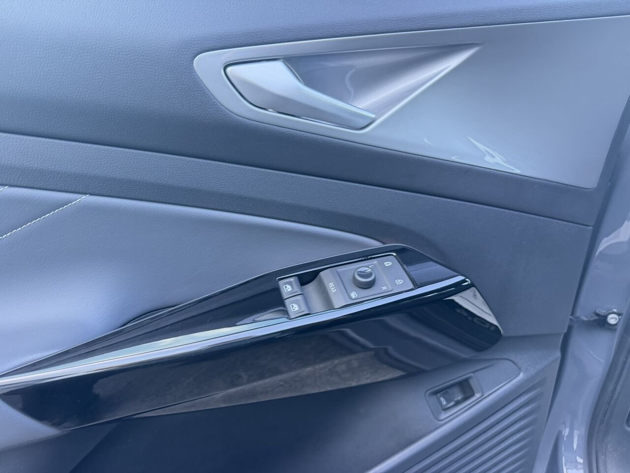 2024 Volkswagen ID.4 Pro S AWD Grey Laval - photo #19