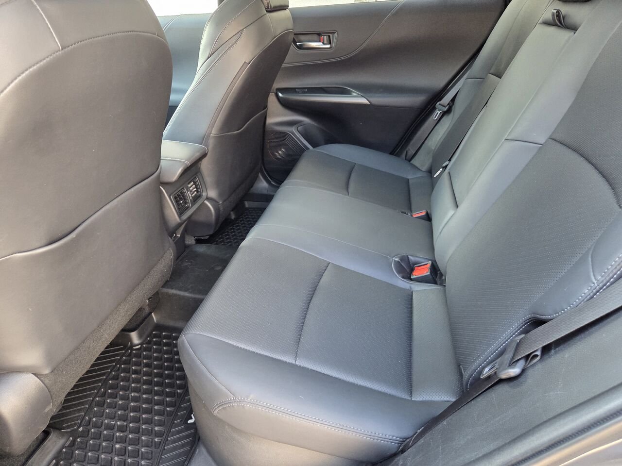 2023 Toyota VENZA Grey Mont-Laurier - photo #13