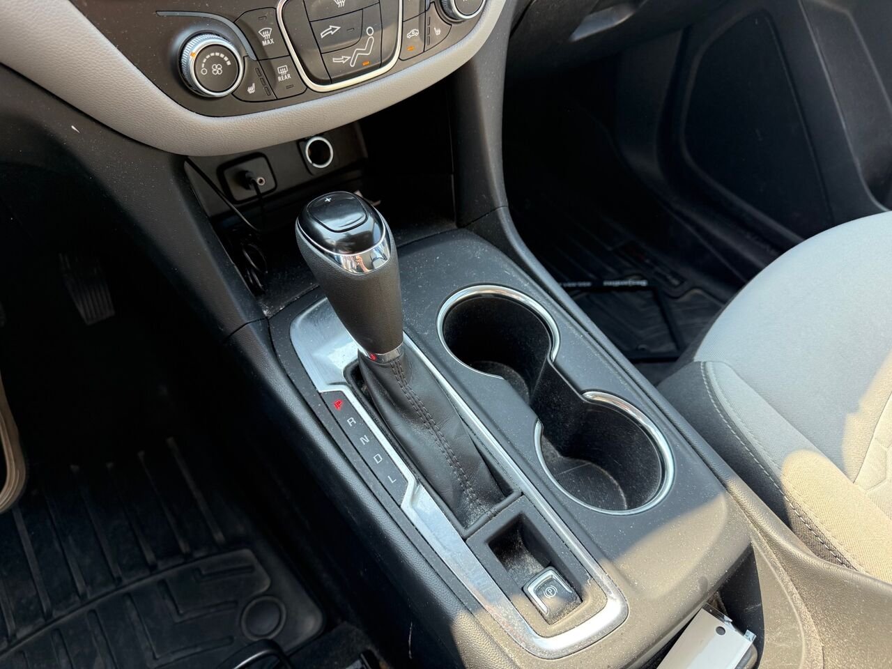 2018 Chevrolet Equinox White Châteauguay - photo #17