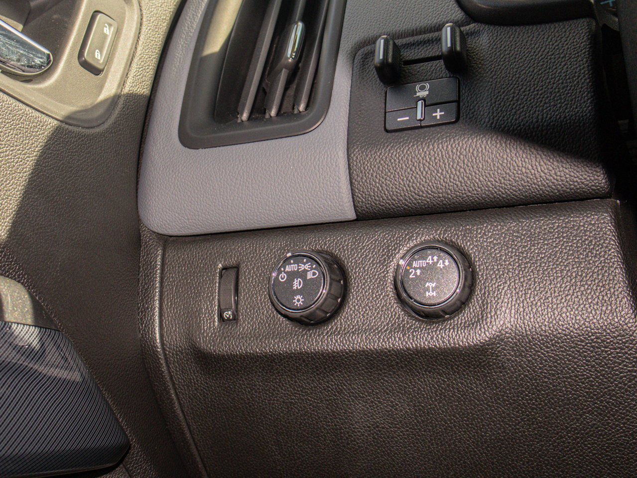 2018 Chevrolet Colorado 4WD Crew Cab 128.3 Z71 Red Sherwood Park - photo #20