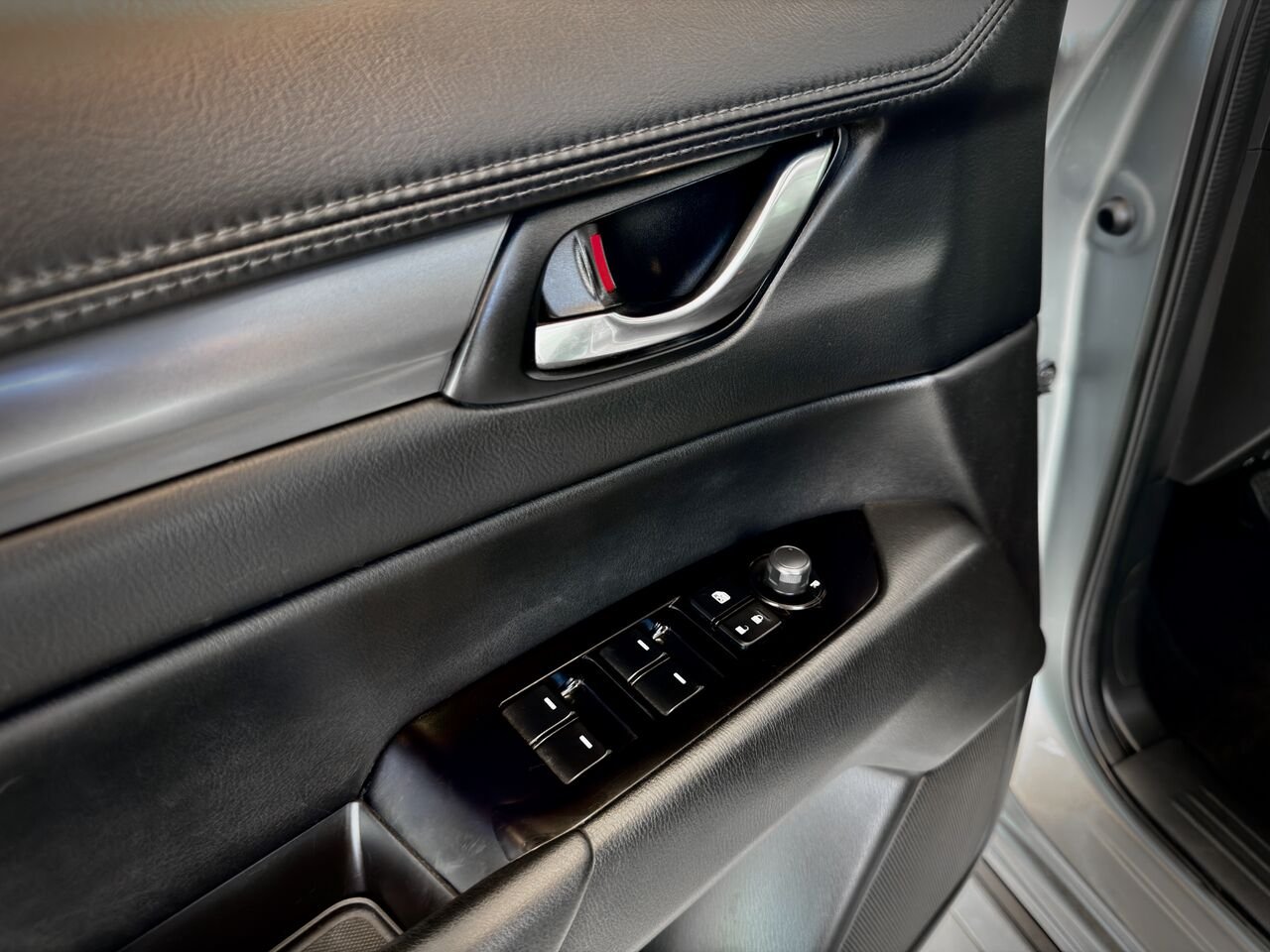 2020 Mazda CX-5 Silver Notre-Dame-des-Prairies - photo #31