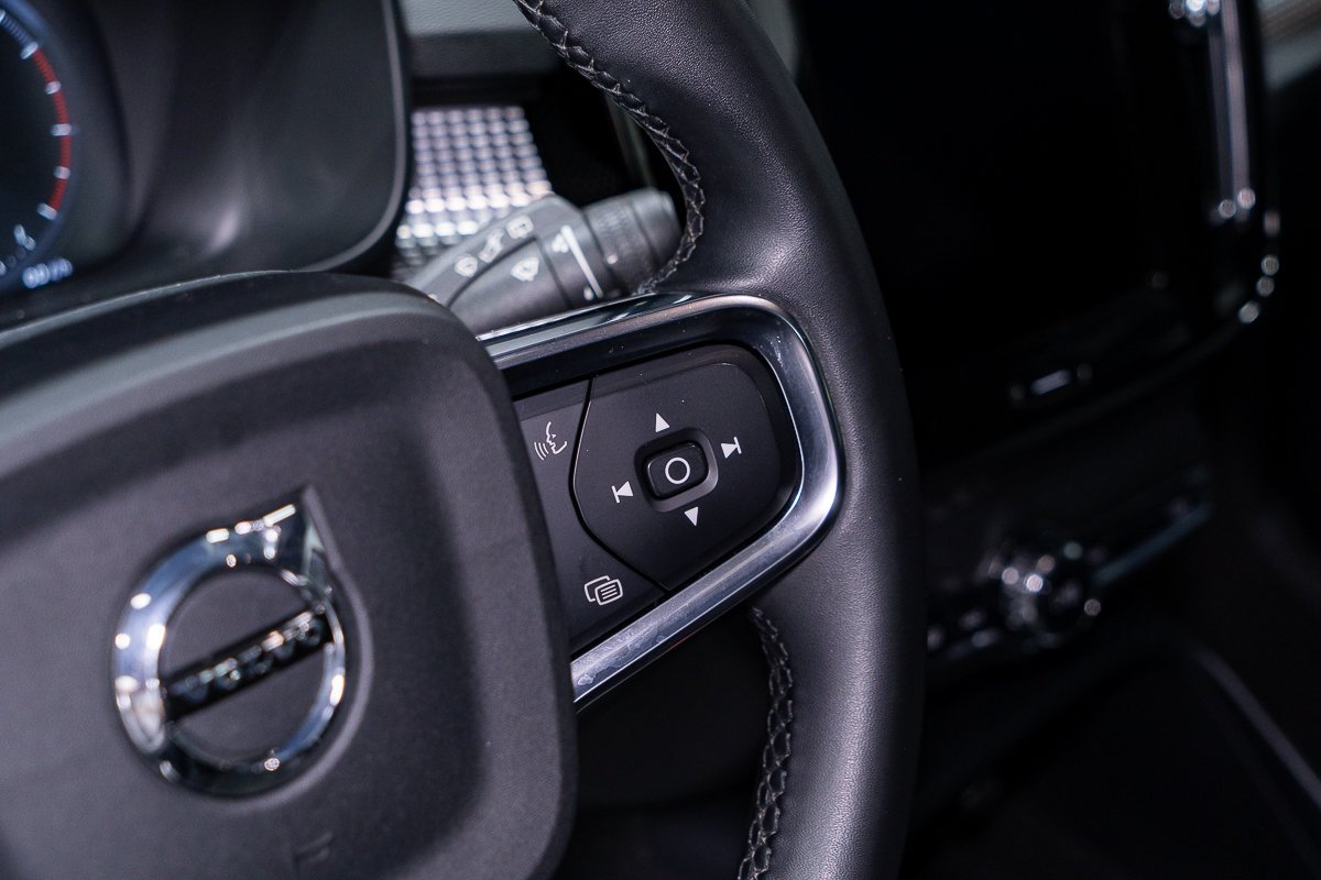 Volvo XC40 T5 R-DESIGN CLIMAT ADVANCED HARMAN KARDON 2022 Argent Montréal - photo #11