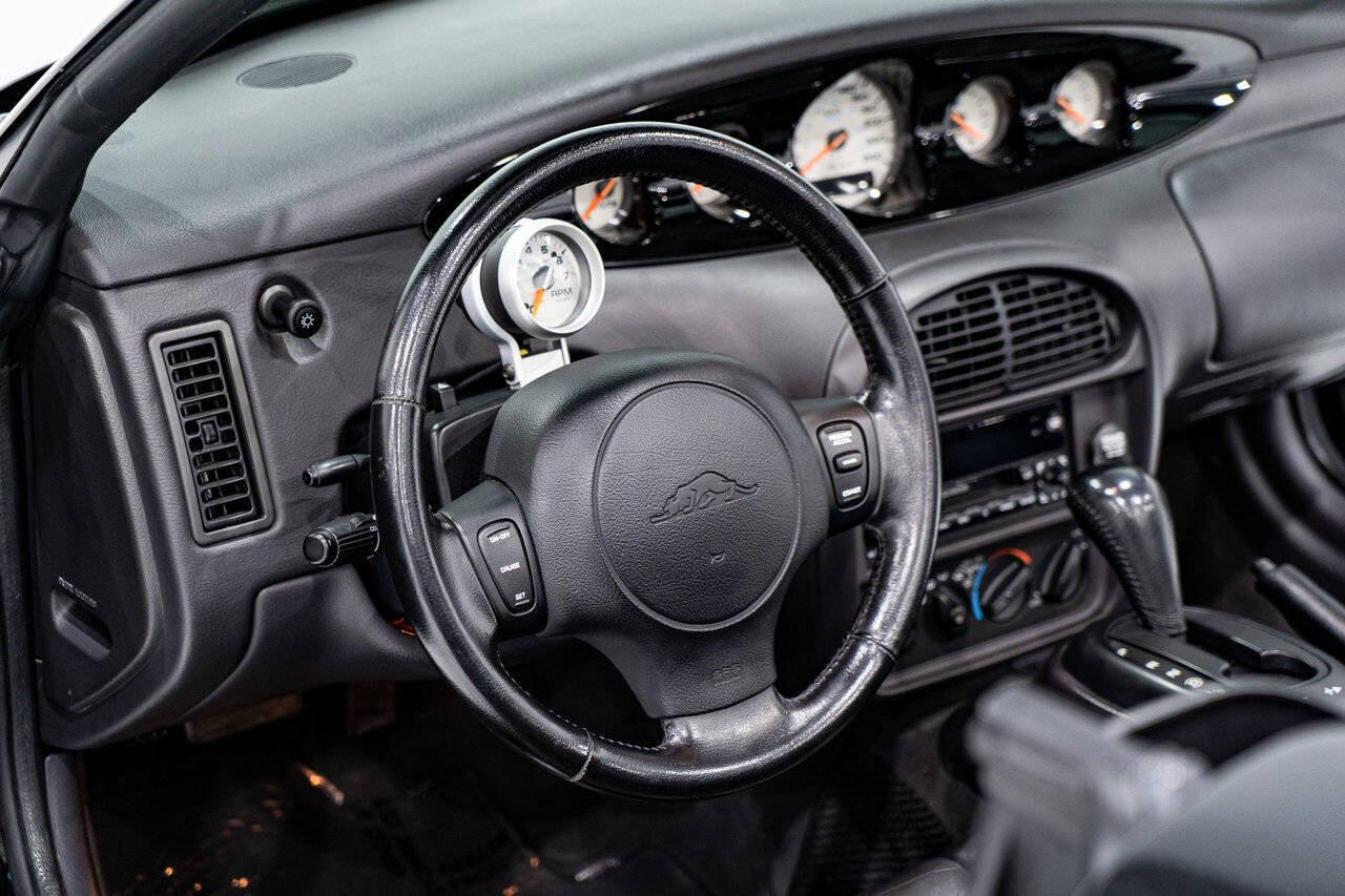 Plymouth Prowler Desirable Black Colour with only 7,611KM (4756mi) from new **PRICE IN USD** 1999 Noir Montréal - photo #11
