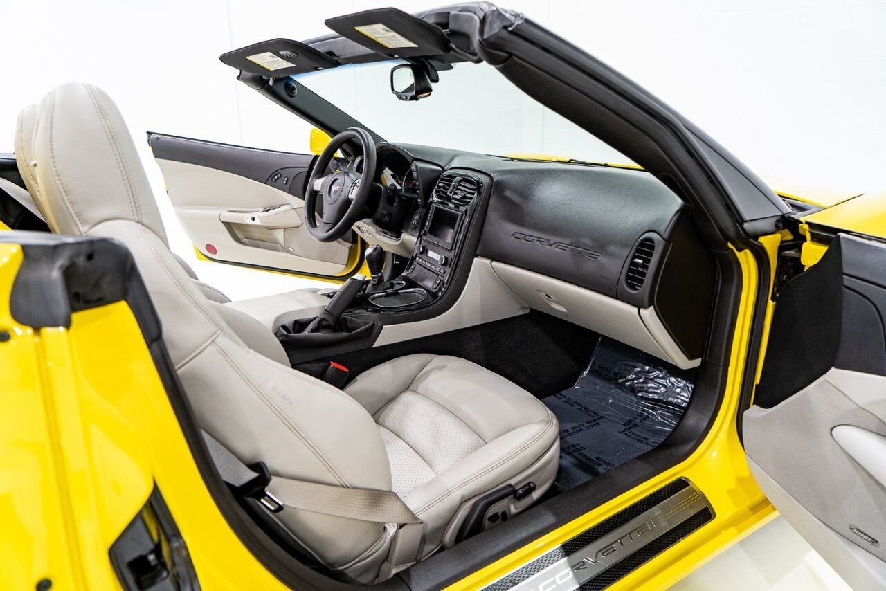 Chevrolet Corvette PRIX EN USD | With Only 900km (563mi) From New With Window Sticker 2008 Jaune Montréal - photo #13