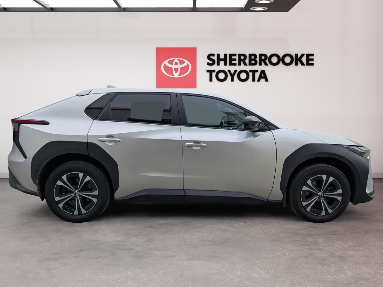 2024 Toyota bZ4X JTMAAAAA9RA037750 Silver Sherbrooke - photo #2