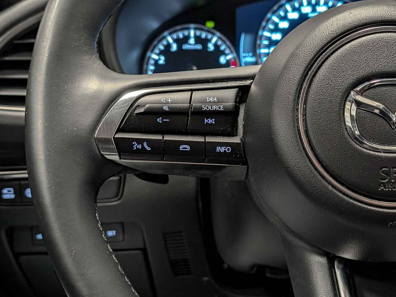 Mazda 3 GT Toit Ouvrant Sièges et Volant Chauffants 2025 Noir Sherbrooke - photo #13